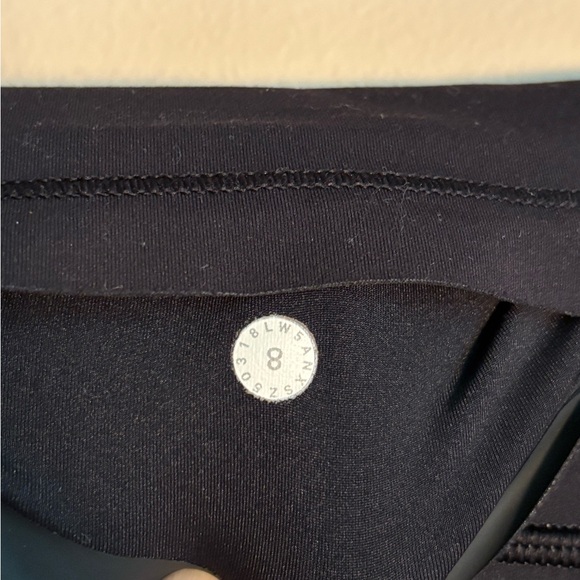 LULULEMON In Movement 7/8 Tight *Everlux 25"
Black 8 EUC - Picture 4 of 8